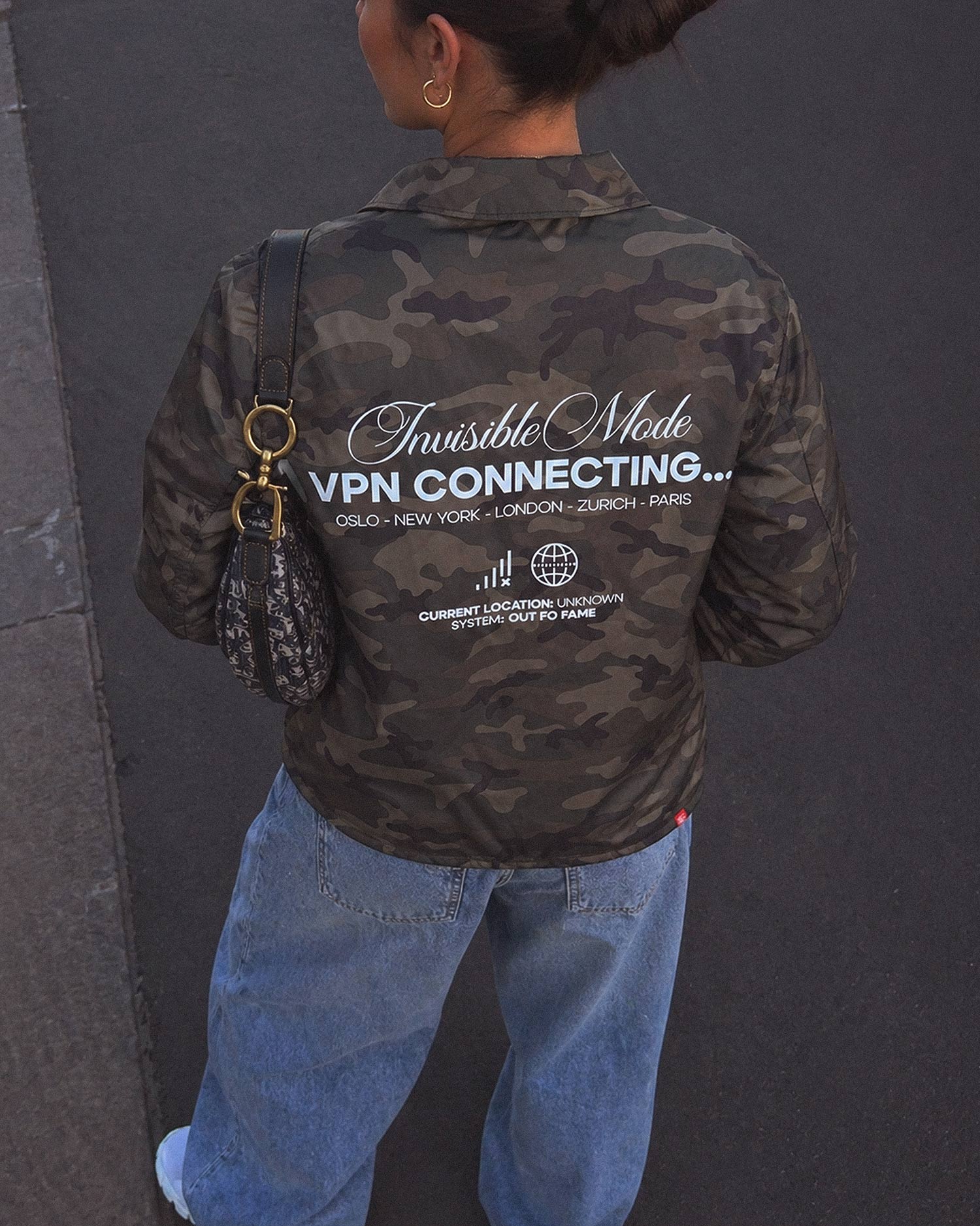 Камуфляжная ветровка с принтом OUT FO FAME Invisible Mode