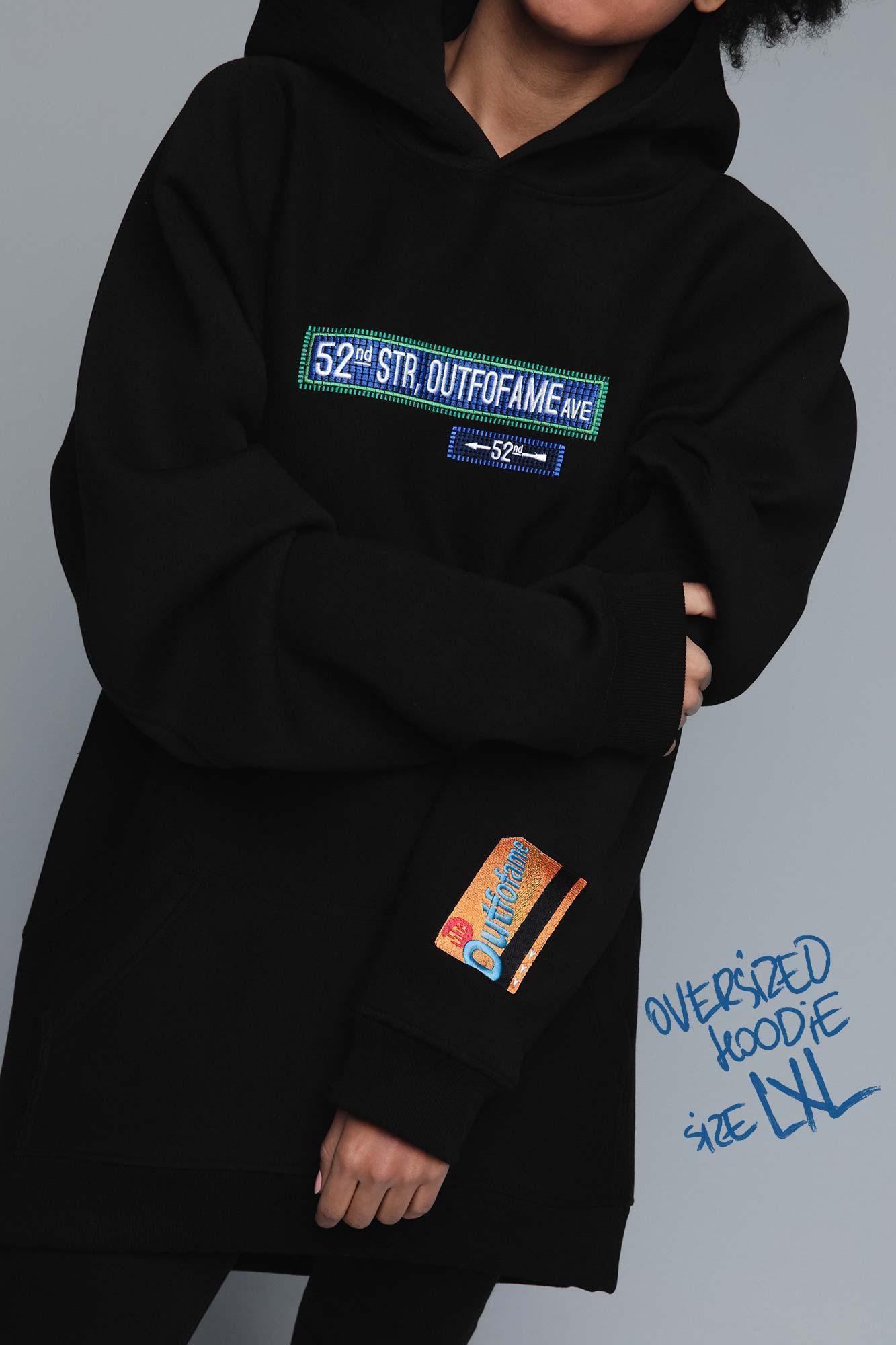 Унисекс черное худи oversize с вышивкой на груди OUT FO FAME