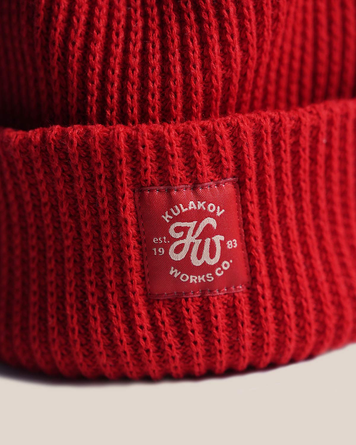 Красная шапка бини теплая вязаная акриловая