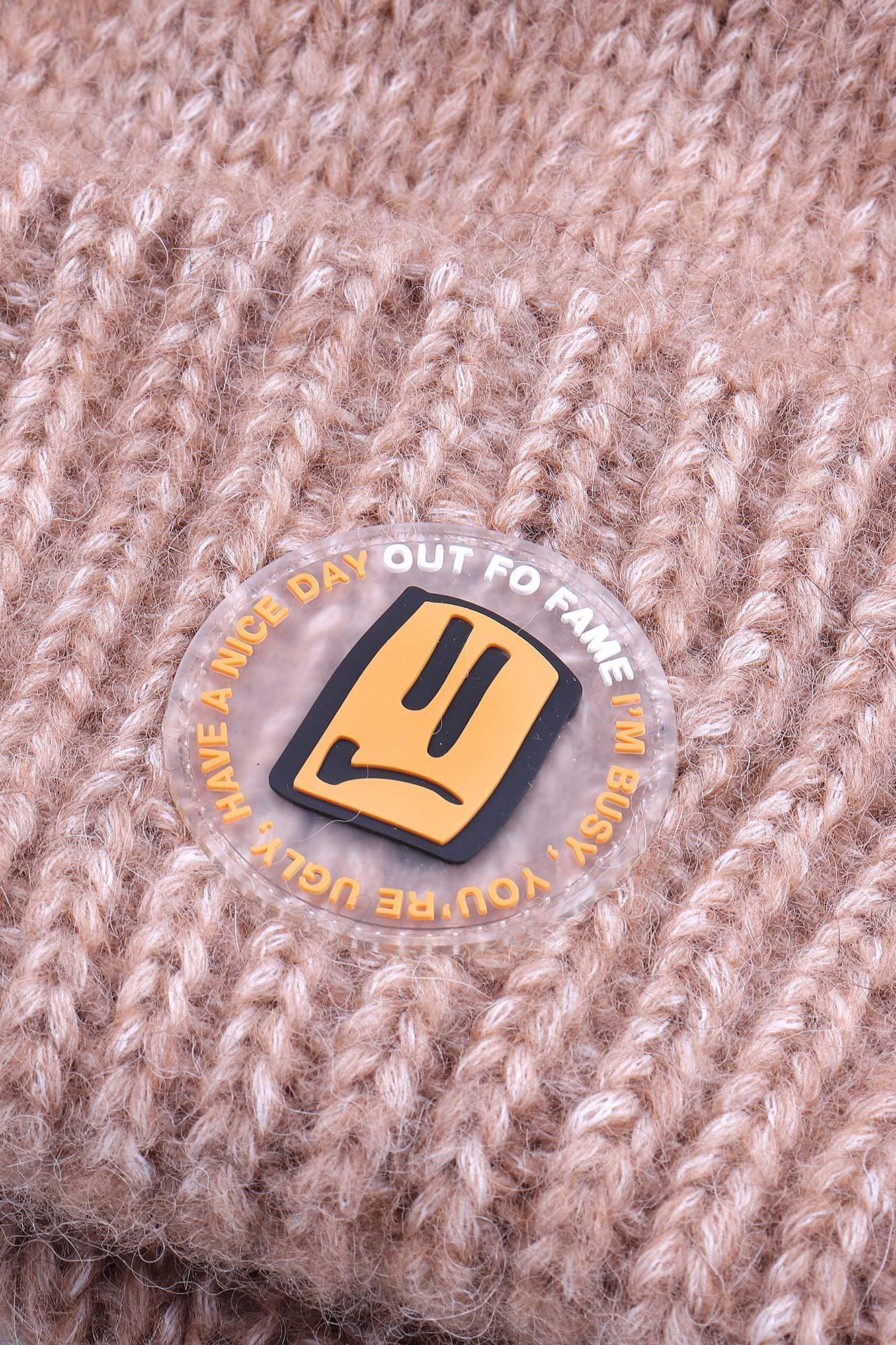 Унисекс шапка шерстяная из Альпари с резиновым шевроном OUT FO FAME розовая