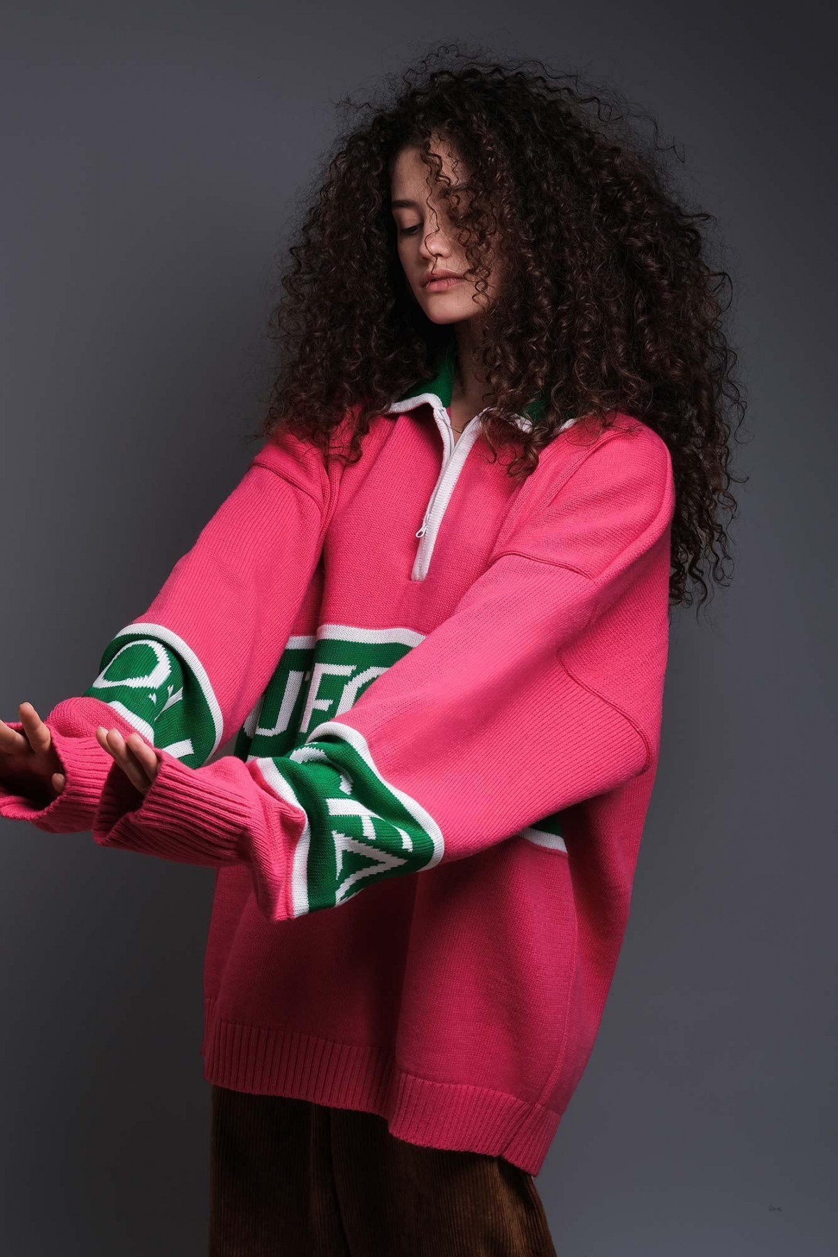 Розово-зеленый вязанный теплый свитер OUT FO FAME