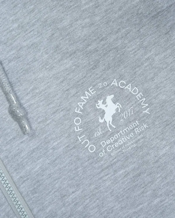 Модель в сером худи оверсайз на молнии CREATIVE GREY