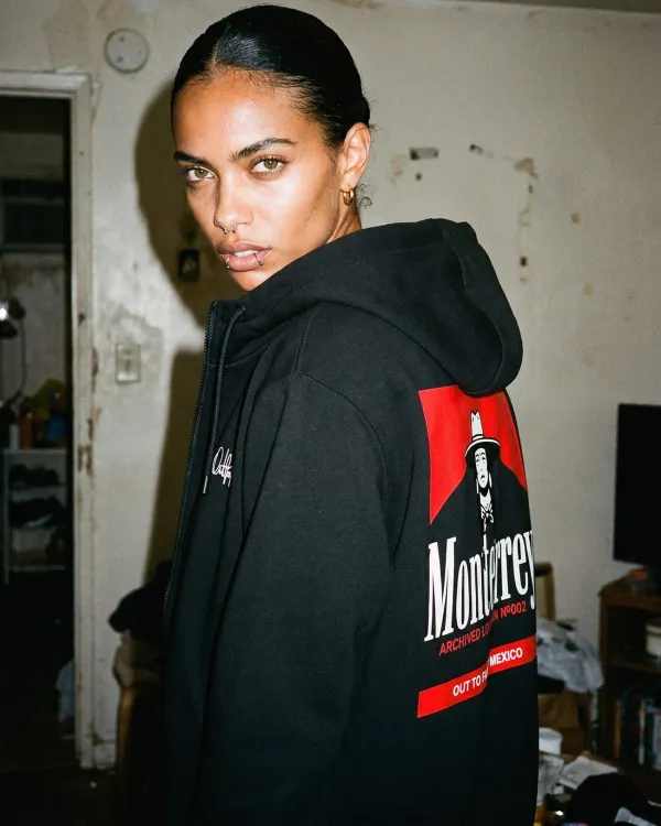 Черная худи на молнии outfofame
