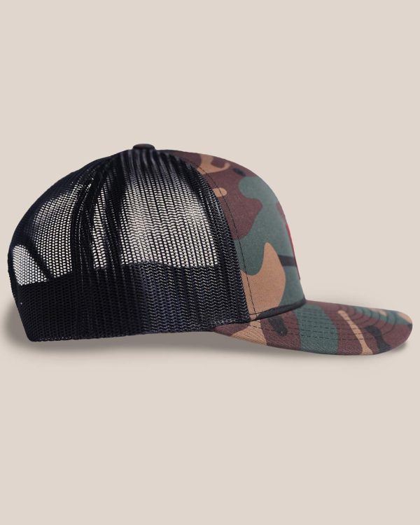 камуфляжная кепка с сеткой и красным шевроном Kulakov Works