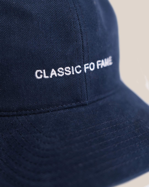 Синяя бейсболка с вышивкой